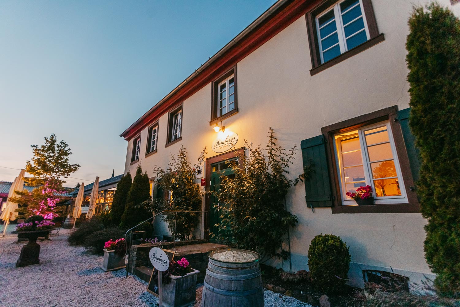 Burg Flamersheim Euskirchen Außenansicht Abends